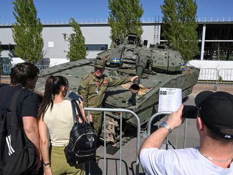 FOTO: Pameran Kendaraan Tempur Ukraina yang Disita Rusia di Rostov-on-Don, Ada Gambar Bendera Inggris hingga AS