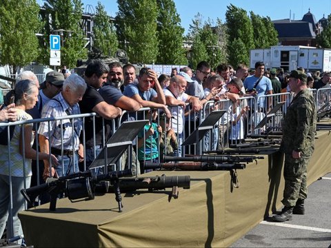 FOTO: Pameran Kendaraan Tempur Ukraina yang Disita Rusia di Rostov-on-Don, Ada Gambar Bendera Inggris hingga AS