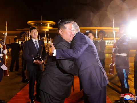 FOTO: Senyum Gembira Kim Jong-un Sopiri Sergei Shoigu di Pyongyang