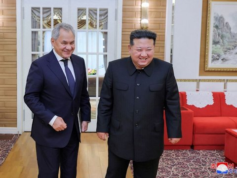 FOTO: Senyum Gembira Kim Jong-un Sopiri Sergei Shoigu di Pyongyang