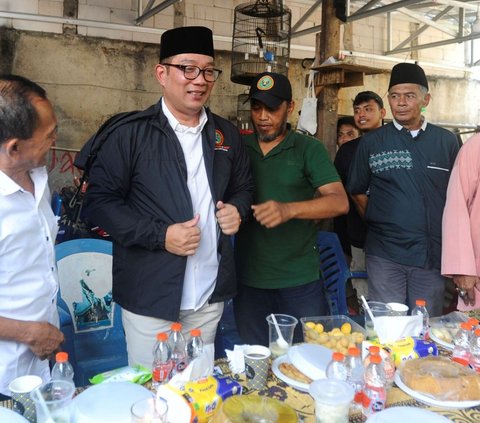 FOTO: Bakal Calon Gubernur Jakarta Ridwan Kamil Serap Aspirasi Pedagang Pasar Kambing di Tanah Abang