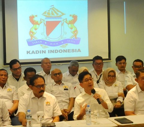 Dalam kesempatan tersebut, Arsjad membahas secara terbuka mengenai Musyawarah Nasional Luar Biasa (Munaslub) Kadin yang berlangsung sehari sebelumnya, Sabtu (14/09/2024), serta ketegangan yang timbul akibat dualisme kepemimpinan di tubuh Kadin. Foto: merdeka.com / Arie Basuki