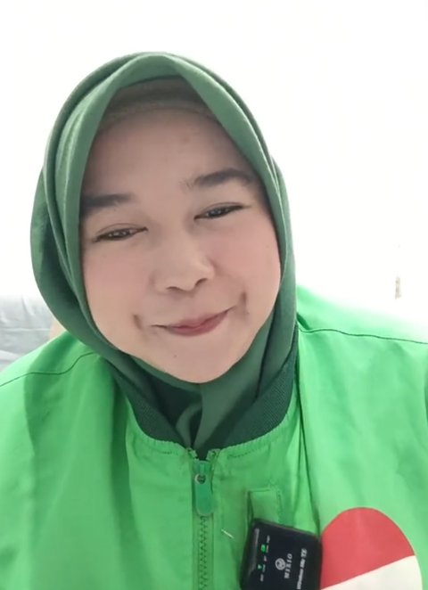 Pilih Kerja di Sela Tiga Jam Istirahat, Momen Wanita yang Kuliah Sambil Ojol Ini Tuai Simpati Warganet