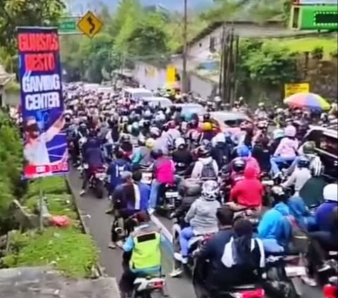 FOTO: Horor! Ini Penampakan Macet Parah di Jalan Raya Puncak Bogor hingga Sebabkan Seorang Meninggal Dunia