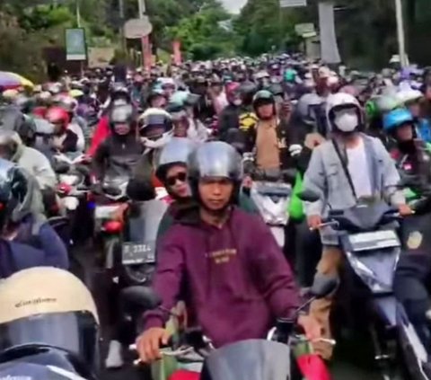 FOTO: Horor! Ini Penampakan Macet Parah di Jalan Raya Puncak Bogor hingga Sebabkan Seorang Meninggal Dunia