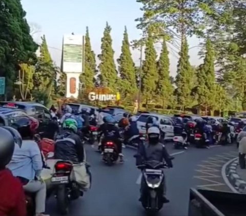 FOTO: Horor! Ini Penampakan Macet Parah di Jalan Raya Puncak Bogor hingga Sebabkan Seorang Meninggal Dunia