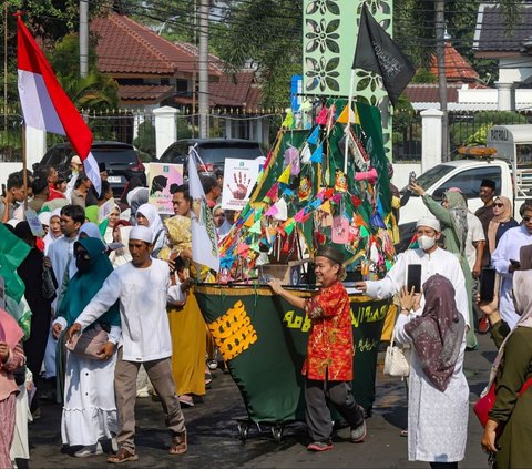 FOTO: Kemeriahan Tradisi Ngarak Perahu yang Sudah Eksis Sejak 1939 Sambut Maulid Nabi Muhammad SAW di Tangerang