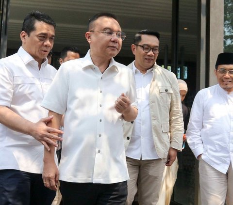 Ketua Harian DPP Partai Gerindra, Sufmi Dasco Ahmad didampingi Ketua Tim Pemenangan RIDO, Riza Patria dan bakal calon gubernur-wakil gubernur Jakarta, Ridwan Kamil-Suswono hadir dalam rapat yang digelar di Hutan Kota Plataran, Senayan, Jakarta, Senin (16/9/2024). Foto: Liputan6.com / Herman Zakharia