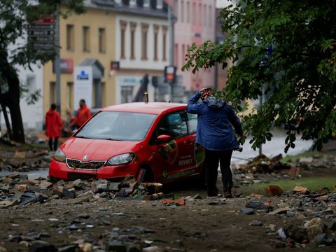 FOTO: Porak-Poranda Republik Ceko Usai Terjangan Banjir dan Angin Kencang, Mobil-Mobil Bergelimpangan hingga Rumah Hanyut