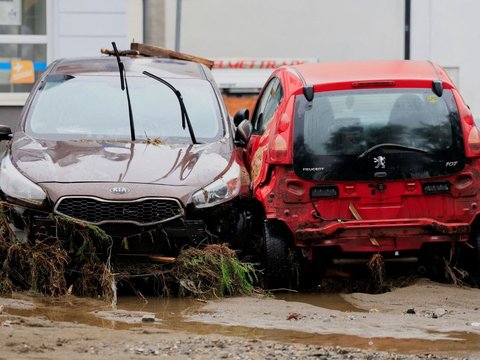 FOTO: Porak-Poranda Republik Ceko Usai Terjangan Banjir dan Angin Kencang, Mobil-Mobil Bergelimpangan hingga Rumah Hanyut