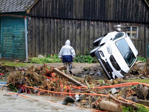 FOTO: Porak-Poranda Republik Ceko Usai Terjangan Banjir dan Angin Kencang, Mobil-Mobil Bergelimpangan hingga Rumah Hanyut