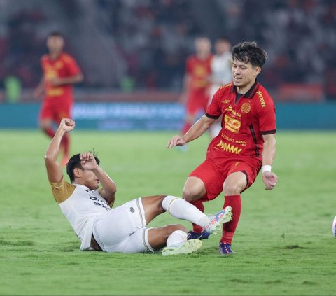 FOTO: Sengit, Persija Jakarta Vs Dewa United Harus Puas Berbagi Poin Usai Main Imbang 0-0