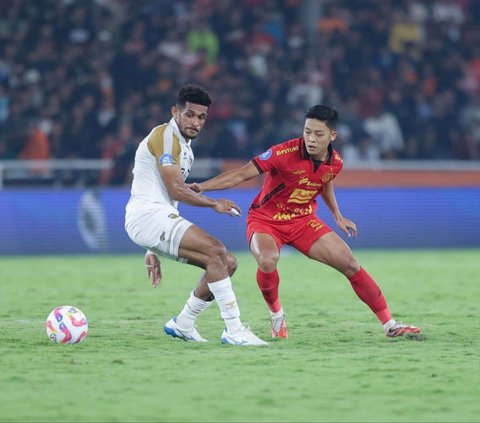 FOTO: Sengit, Persija Jakarta Vs Dewa United Harus Puas Berbagi Poin Usai Main Imbang 0-0