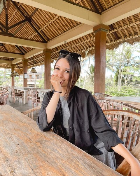 Profil Ria Andrews, Istri Stefan William yang Jadi Sorotan