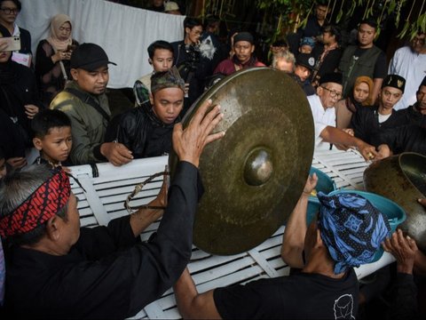 FOTO: Mengintip Tradisi Ngarumat Pusaka Saat Peringatan Maulid Nabi Muhammad