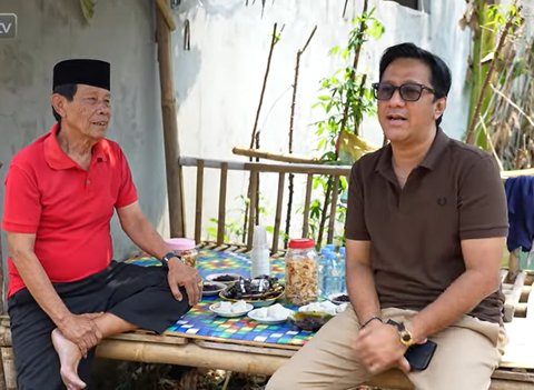 Potret Andre Taulany saat Berkunjung ke Rumah Haji Malih