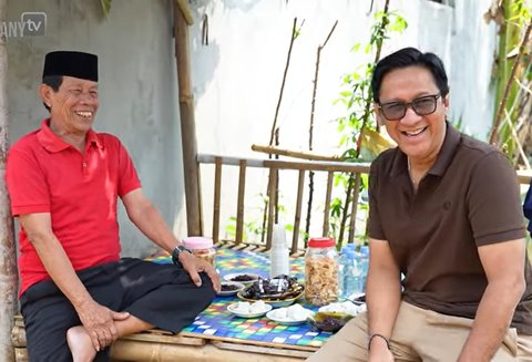 Potret Andre Taulany saat Berkunjung ke Rumah Haji Malih