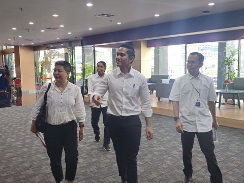 FOTO: Ekspresi Kaesang Tiba-Tiba Datangi Gedung Lama KPK, Klarifikasi soal Jet Pribadi?