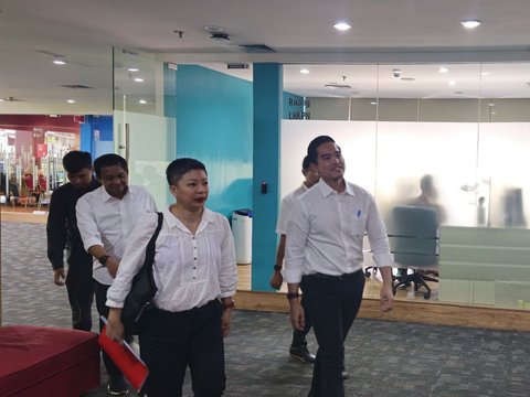 FOTO: Ekspresi Kaesang Tiba-Tiba Datangi Gedung Lama KPK, Klarifikasi soal Jet Pribadi?