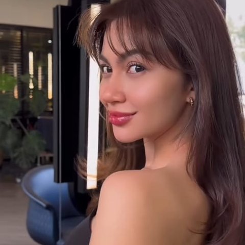 Pesona Ariel Tatum Tampil dengan Rambut Baru