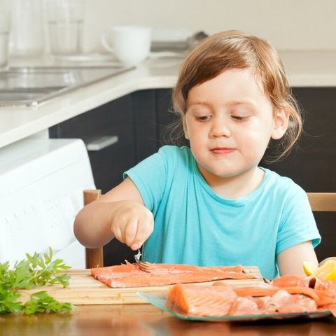 8 Hal yang Perlu Diperhatikan Orangtua saat Memberi Makan Anak