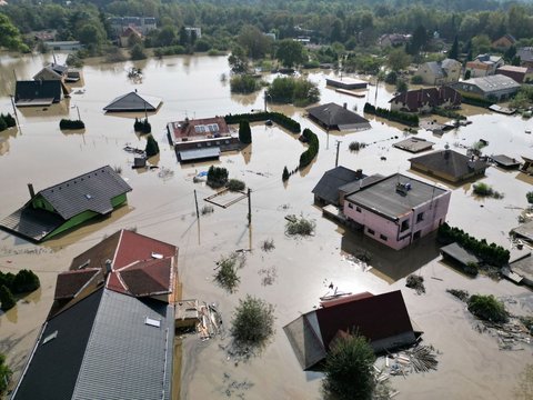 FOTO: Banjir Kian Memburuk, Republik Ceko Terancam 