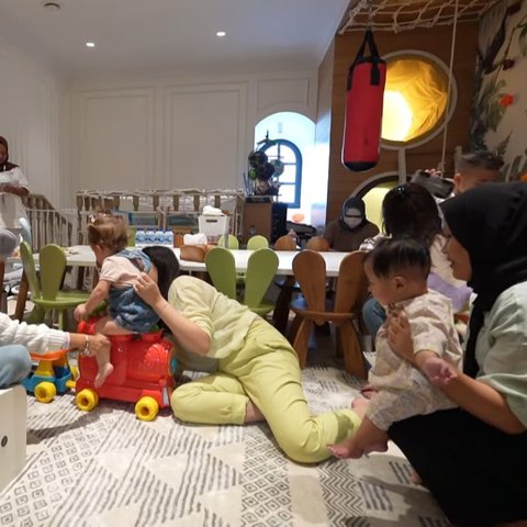 Potret Baby Kamari Kunjungi Rumah 'Sultan Andara', Asyik Main di Playground Bareng Rayyanza & Baby Lily