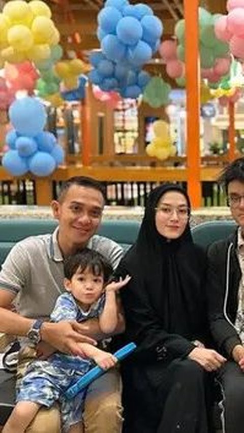 Definisi Keluarga Visual, Potret Lyra Virna dan Fadlan Muhammad Bersama 6 Anaknya yang Semua Menawan