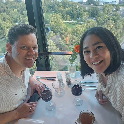 Potret Gracia Indri Rayakan Ultah Suami di Belanda