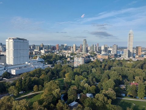 Potret Gracia Indri Rayakan Ultah Suami di Belanda