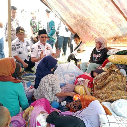 Gerak Cepat, Bupati Dadang Supriatna Turun Langsung Temui Korban Gempa Kertasari