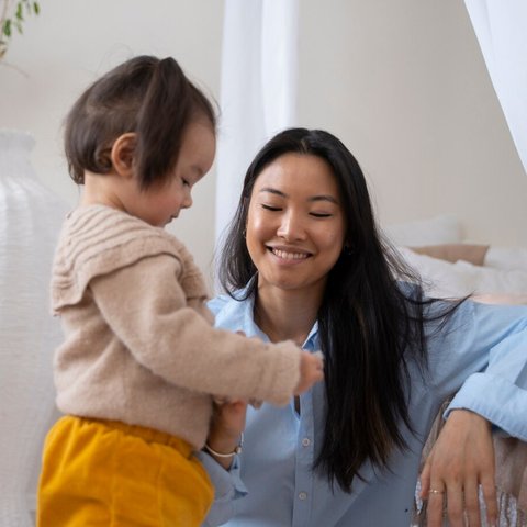 a child with her mom
