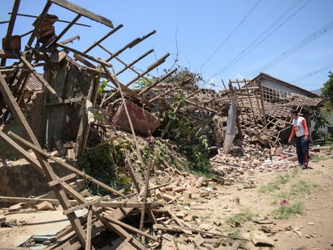 FOTO: Kondisi Kertasari Setelah Gempa Bumi Mengguncang Bandung, Ratusan Rumah Hancur hingga Puluhan Luka-Luka