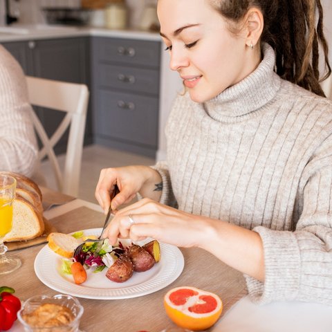 Untuk Menurunkan Berat Badan, Lebih Baik Makan 2 atau 3 Kali dalam Sehari?