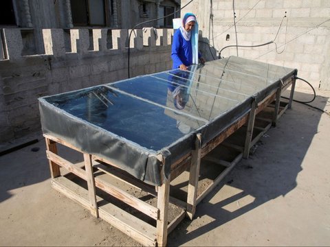 FOTO: Wanita Palestina Ini Sukses Ciptakan Perangkat Canggih Bertenaga Matahari untuk Atasi Krisis Bahan Bakar dan Air di Gaza