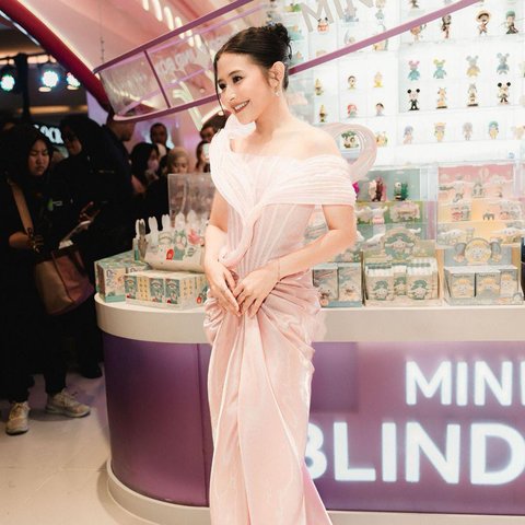 Potret Cantik & Menggemaskan Prilly Latuconsina Pakai Dress Pink Disebut Mirip Tinkerbell