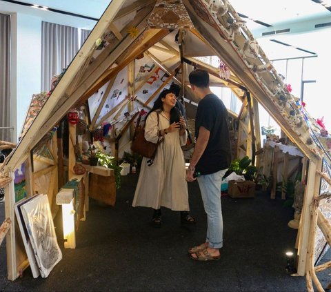 FOTO: Melihat Pameran Karya Seni Kolektif Bertajuk Hati Polyhedron yang Libatkan Paus Fransiskus di Katedral