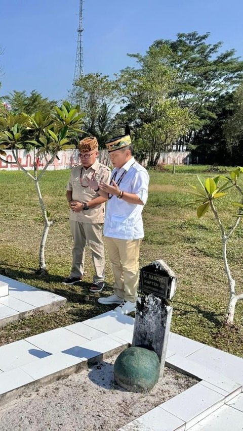 Ziarah Makam Tjilik Riwut, Agustiar Sabran Refleksi Semangat Membangun Kalteng dengan Huma Betang