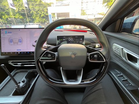 Mengemudikan Neta X.