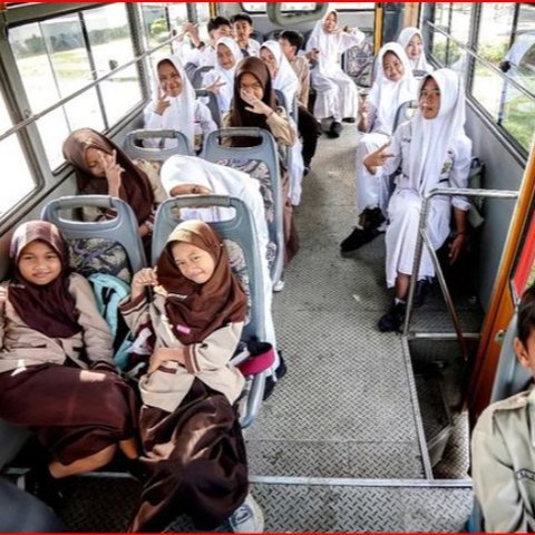 Peresmian bus sekolah Bantul