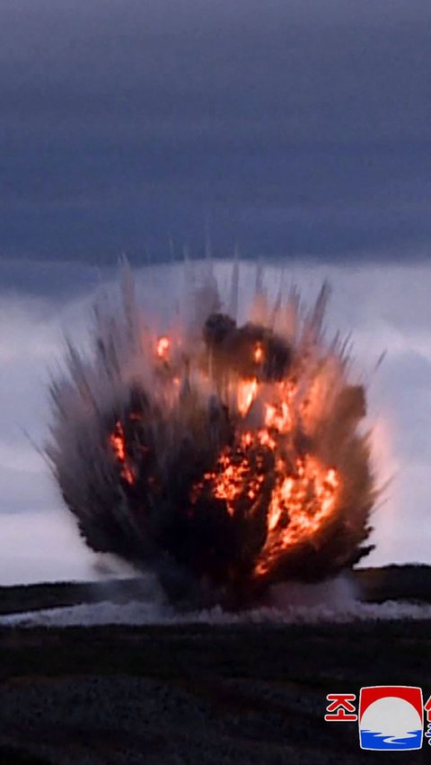 FOTO: Ngeri! Korea Utara Tembakkan Rudal Balistik Berhulu Ledak Monster