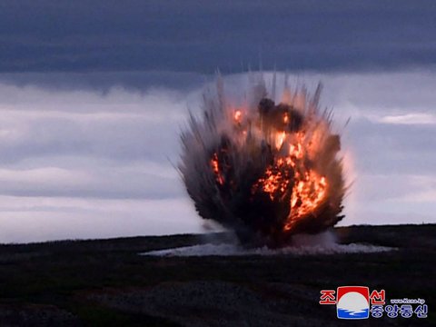 FOTO: Ngeri! Korea Utara Tembakkan Rudal Balistik Berhulu Ledak Monster