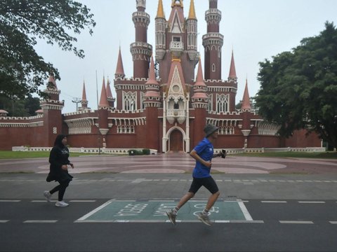 FOTO: Serunya Berlari Sambil Berwisata di TMII