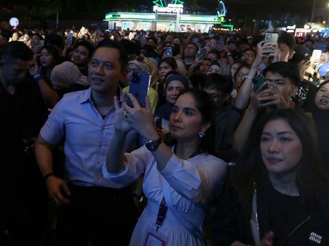 FOTO: Momen SBY Goyang Pestapora 2024, Nyanyikan 'Kamu Ngga Sendirian'