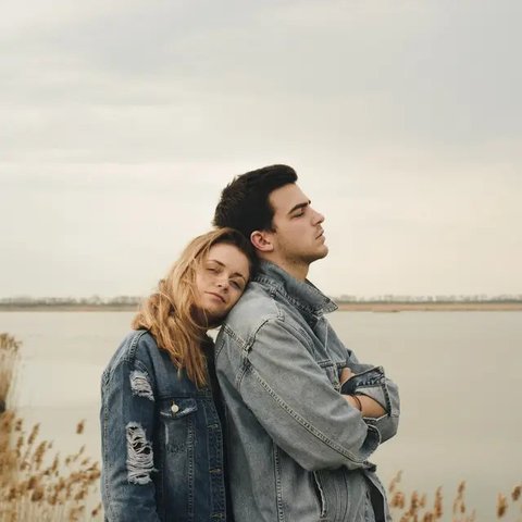 ilustrasi pasangan cinta/Photo by Andrik Langfield on Unsplash