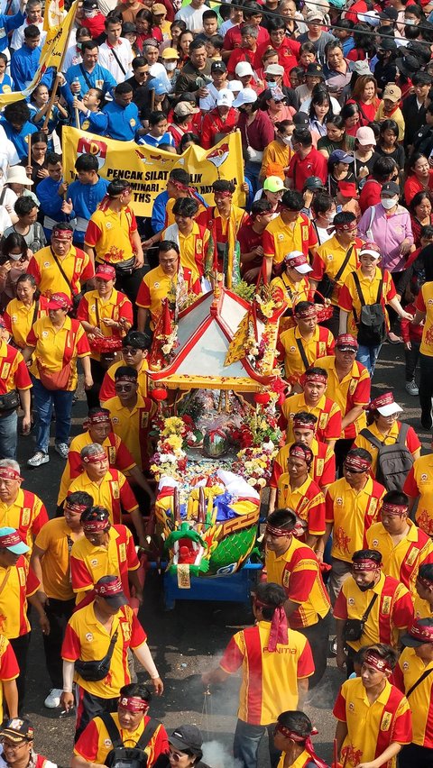 FOTO: Diadakan 12 Tahun Sekali, Begini Meriahnya Ritual Gotong Toapekong di Tangerang