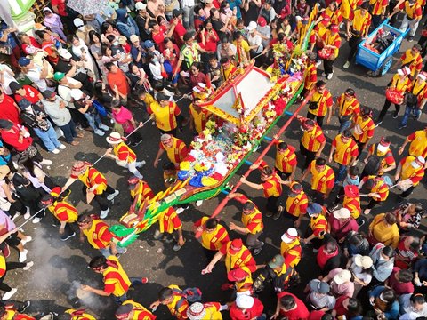 FOTO: Diadakan 12 Tahun Sekali, Begini Meriahnya Ritual Gotong Toapekong di Tangerang