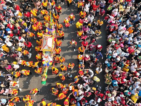 FOTO: Diadakan 12 Tahun Sekali, Begini Meriahnya Ritual Gotong Toapekong di Tangerang