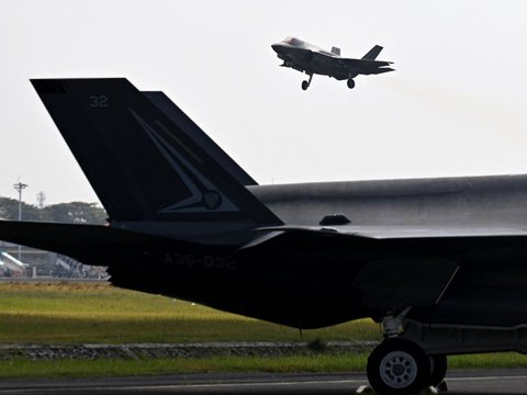 FOTO: Manuver Menggelegar Jet Siluman F35 Australia di Langit Bali