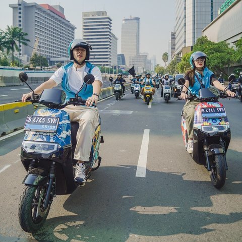 Potret Luna Maya dan Maxime Bouttier Motoran Bareng